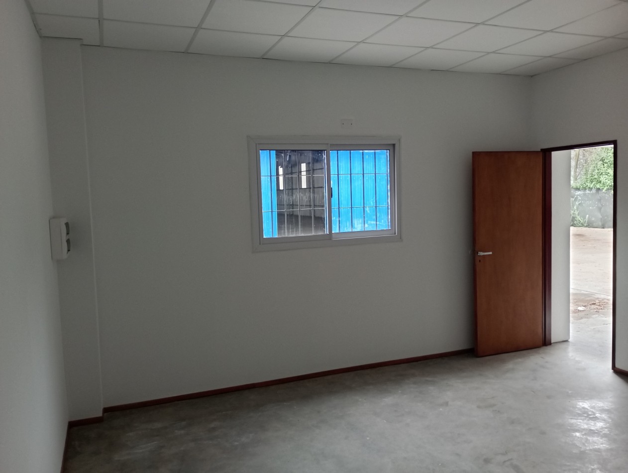 Exelente Galpon sobre la Colectora Isidoro Brunengo